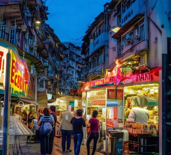 居民区开美食城，便利与挑战并存，理性决策是关键